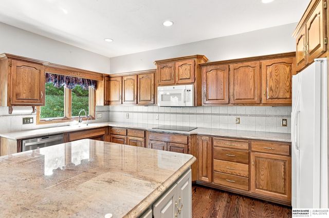 1208 Norton Drive, Papillion, NE 68046