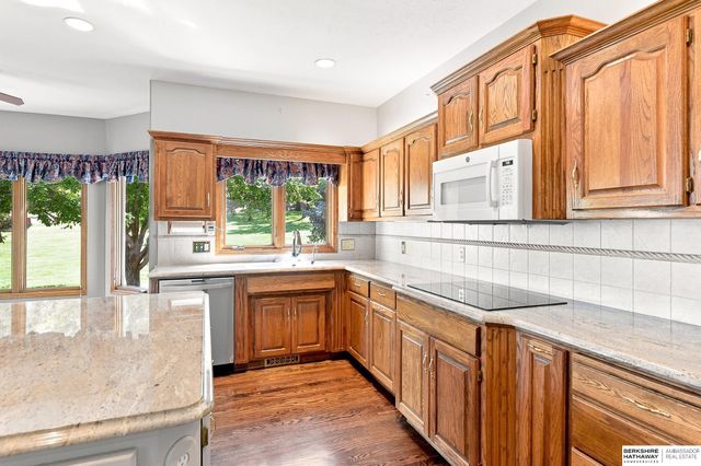 1208 Norton Drive, Papillion, NE 68046