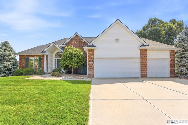1208 Norton Drive, Papillion, NE 68046