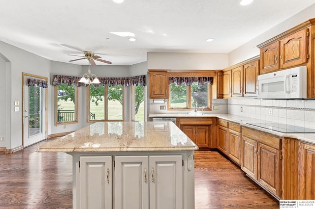 1208 Norton Drive, Papillion, NE 68046