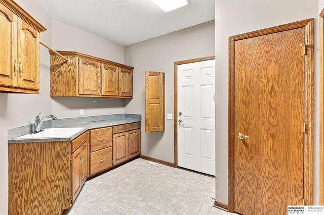1208 Norton Drive, Papillion, NE 68046