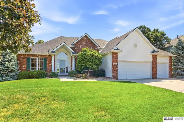 1208 Norton Drive, Papillion, NE 68046