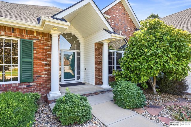 1208 Norton Drive, Papillion, NE 68046