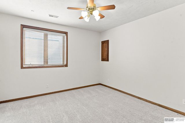 1208 Norton Drive, Papillion, NE 68046