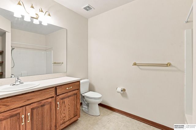 1208 Norton Drive, Papillion, NE 68046