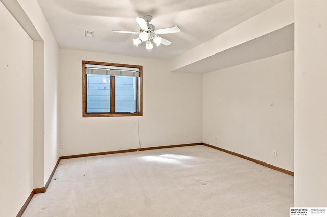 1208 Norton Drive, Papillion, NE 68046