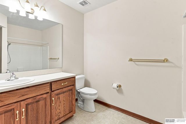 1208 Norton Drive, Papillion, NE 68046