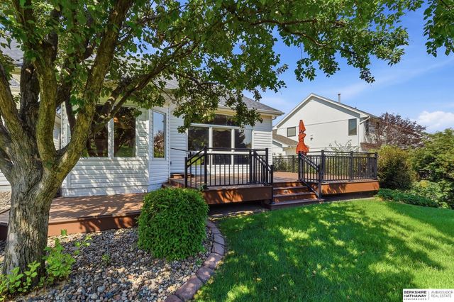 1208 Norton Drive, Papillion, NE 68046