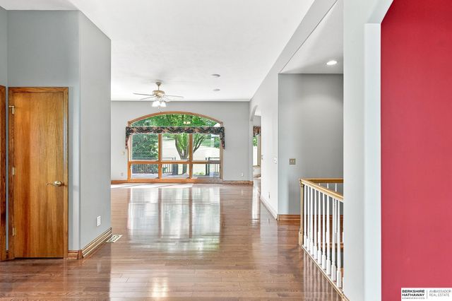 1208 Norton Drive, Papillion, NE 68046