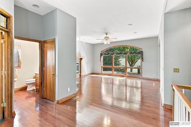 1208 Norton Drive, Papillion, NE 68046