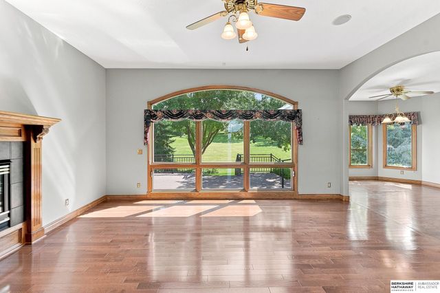 1208 Norton Drive, Papillion, NE 68046