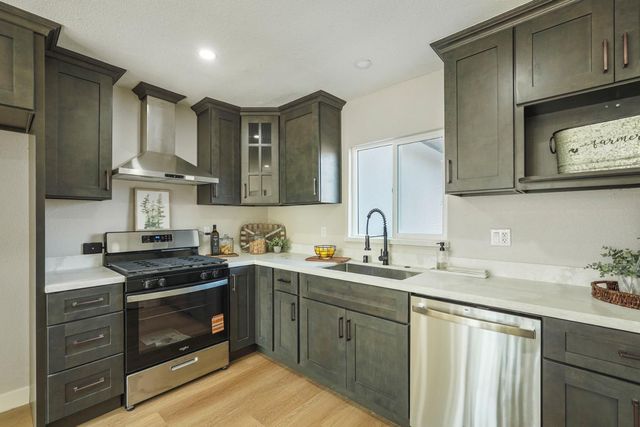 2423 E Taylor St, Stockton, CA 95205