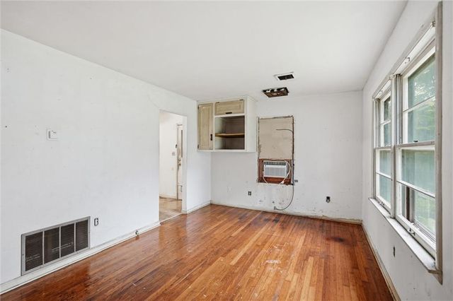 8012 S Benton Avenue, Kansas City, MO 64132