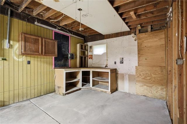 8012 S Benton Avenue, Kansas City, MO 64132