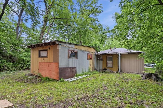 8012 S Benton Avenue, Kansas City, MO 64132