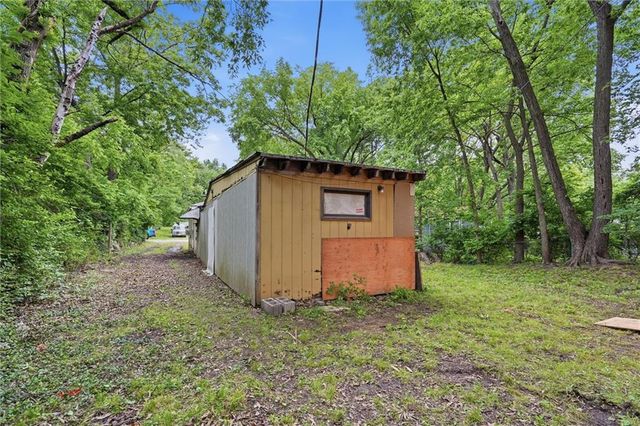 8012 S Benton Avenue, Kansas City, MO 64132