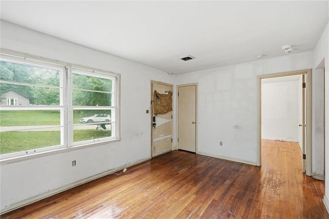 8012 S Benton Avenue, Kansas City, MO 64132