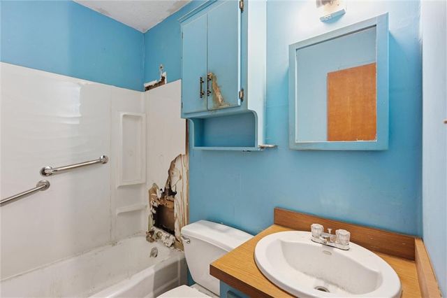8012 S Benton Avenue, Kansas City, MO 64132