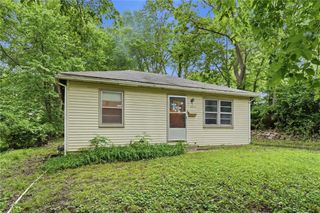 8012 S Benton Avenue, Kansas City, MO 64132