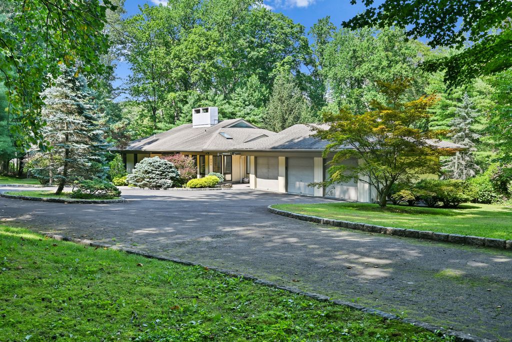 232 Sleepy Hollow Road, New Canaan, CT 06840