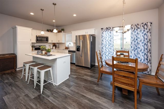 1725 Ashwood Avenue, Norwalk, IA 50211