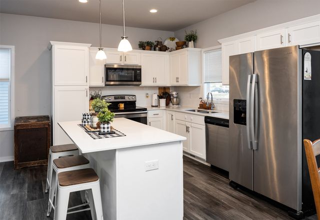 1725 Ashwood Avenue, Norwalk, IA 50211