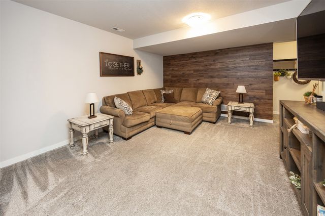 1725 Ashwood Avenue, Norwalk, IA 50211