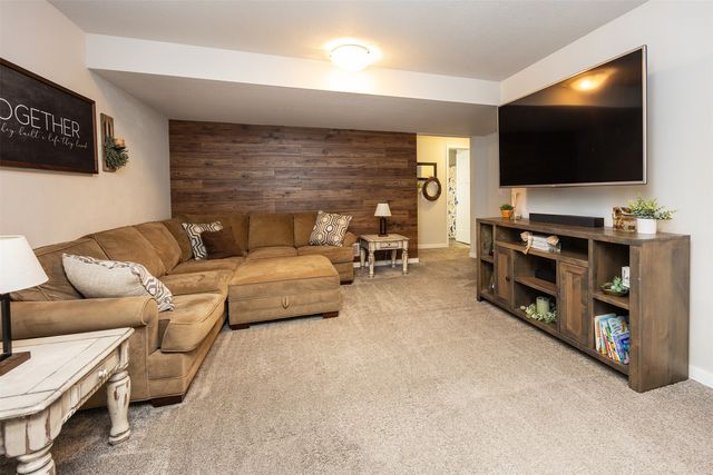 1725 Ashwood Avenue, Norwalk, IA 50211