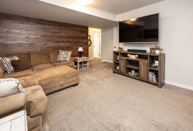 1725 Ashwood Avenue, Norwalk, IA 50211