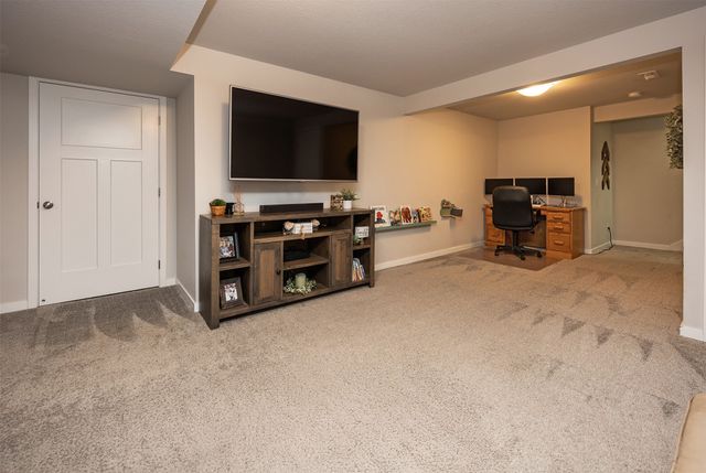 1725 Ashwood Avenue, Norwalk, IA 50211