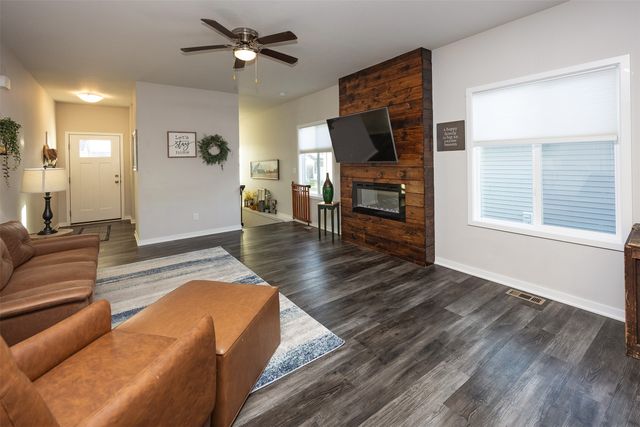 1725 Ashwood Avenue, Norwalk, IA 50211