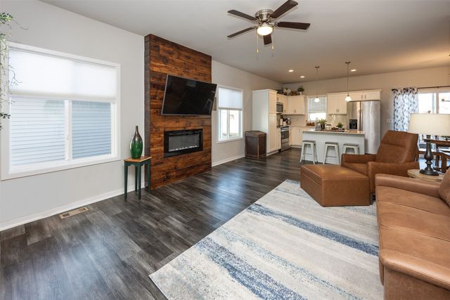 1725 Ashwood Avenue, Norwalk, IA 50211