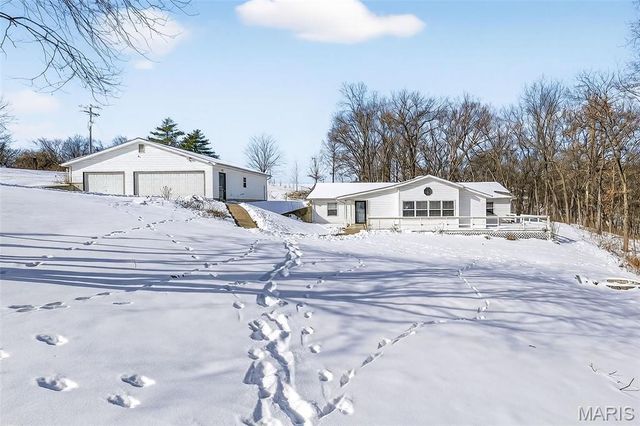 389 Highway Y, Winfield, MO 63389