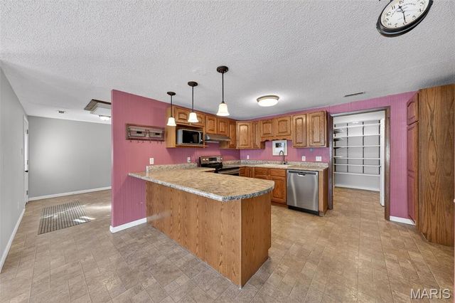 389 Highway Y, Winfield, MO 63389