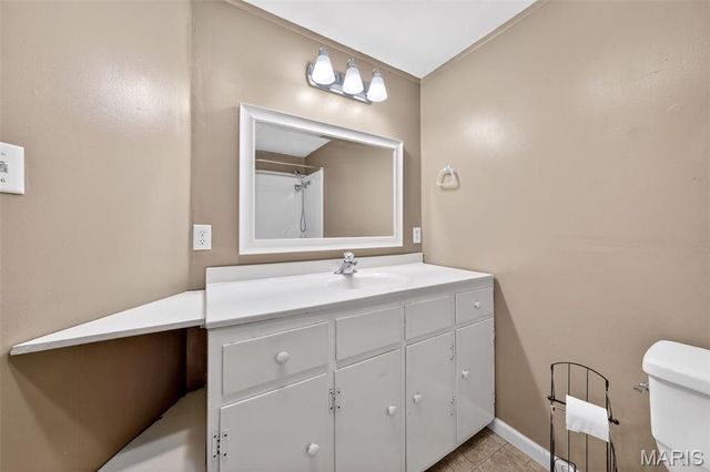 389 Highway Y, Winfield, MO 63389