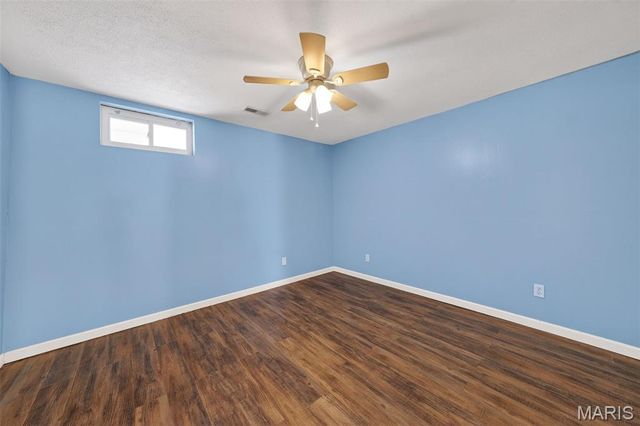 389 Highway Y, Winfield, MO 63389