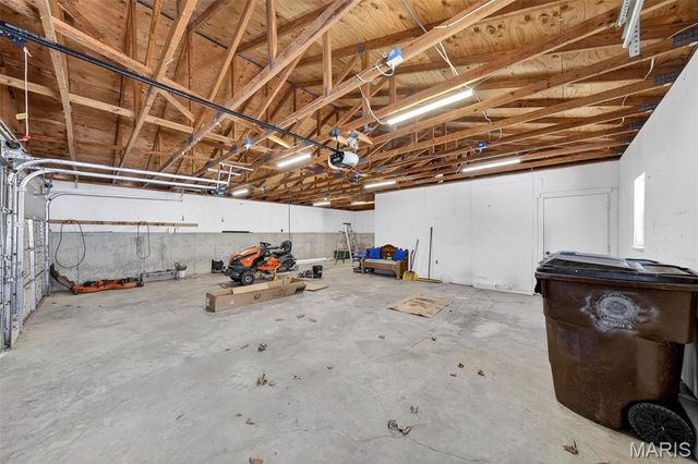 389 Highway Y, Winfield, MO 63389