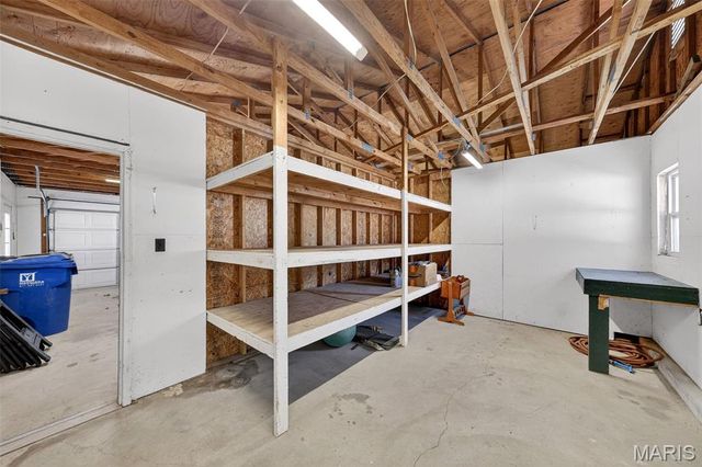 389 Highway Y, Winfield, MO 63389