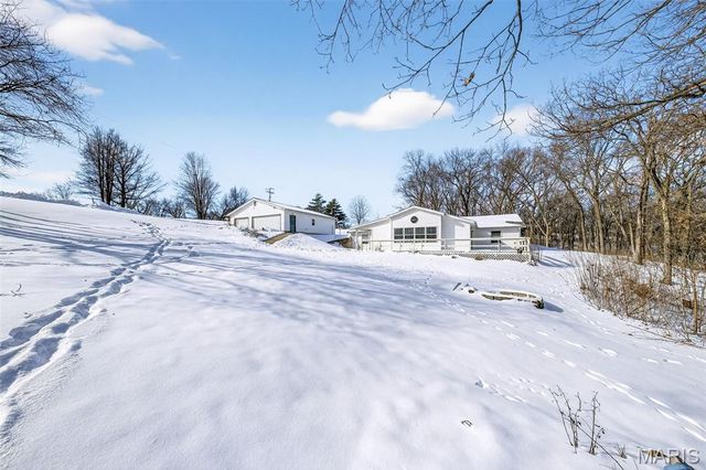 389 Highway Y, Winfield, MO 63389