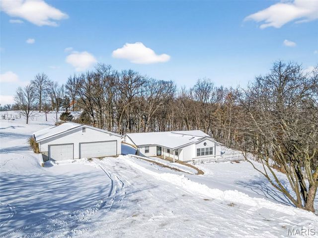 389 Highway Y, Winfield, MO 63389