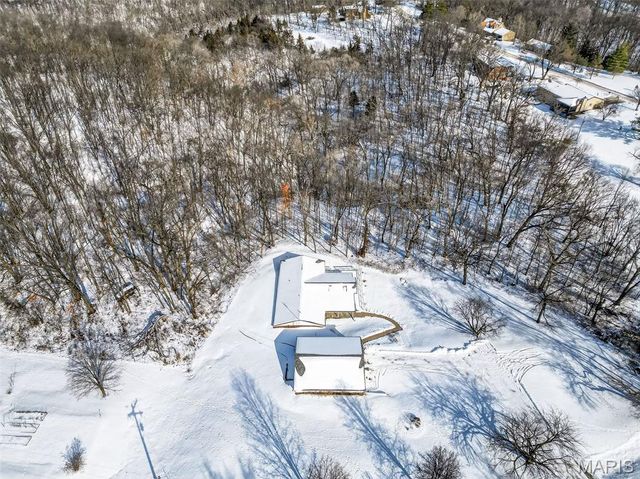 389 Highway Y, Winfield, MO 63389