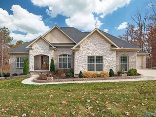 21 Scenic Loop Road, Huntsville, AL 35803