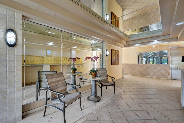 4000 N HILLS Drive 35, Hollywood, FL 33021
