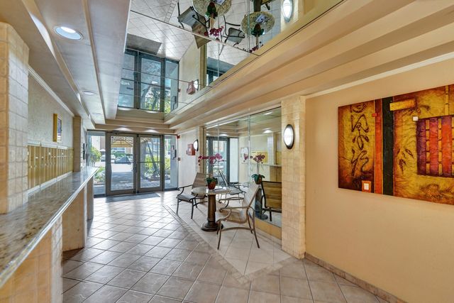 4000 N HILLS Drive 35, Hollywood, FL 33021
