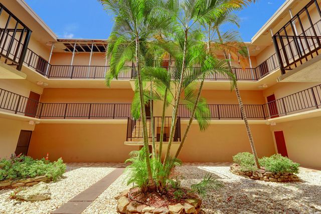 4000 N HILLS Drive 35, Hollywood, FL 33021