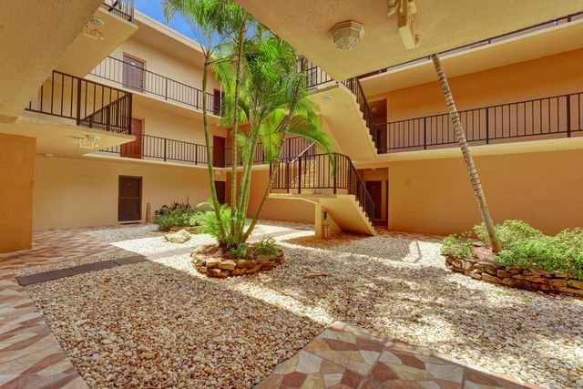 4000 N HILLS Drive 35, Hollywood, FL 33021
