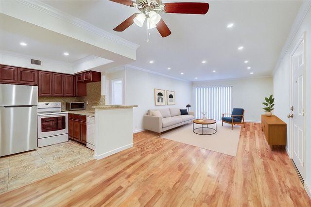 4000 N HILLS Drive 35, Hollywood, FL 33021