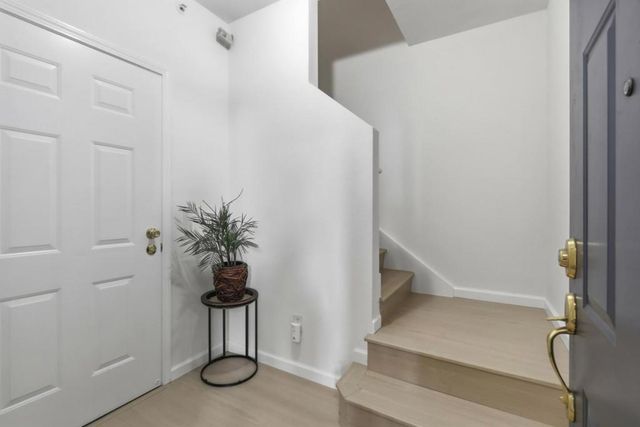 334 Dunsmuir Terrace 3, Sunnyvale, CA 94085