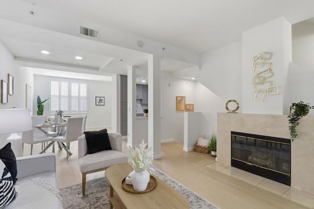 334 Dunsmuir Terrace 3, Sunnyvale, CA 94085