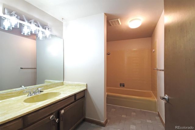 8542 W 10th Avenue, Lakewood, CO 80215